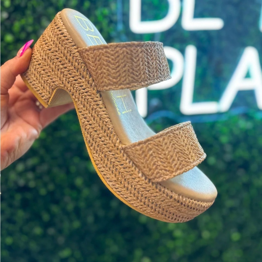 NIB Matisse Ocean Ave Raffia Platform Slides- Still in stores